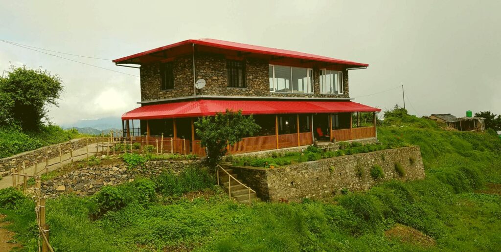 Rosly Estate, Private Villas for Rent in Kanatal